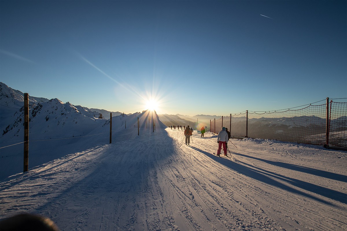 Paysage enneigé des Arcs au soleil bas